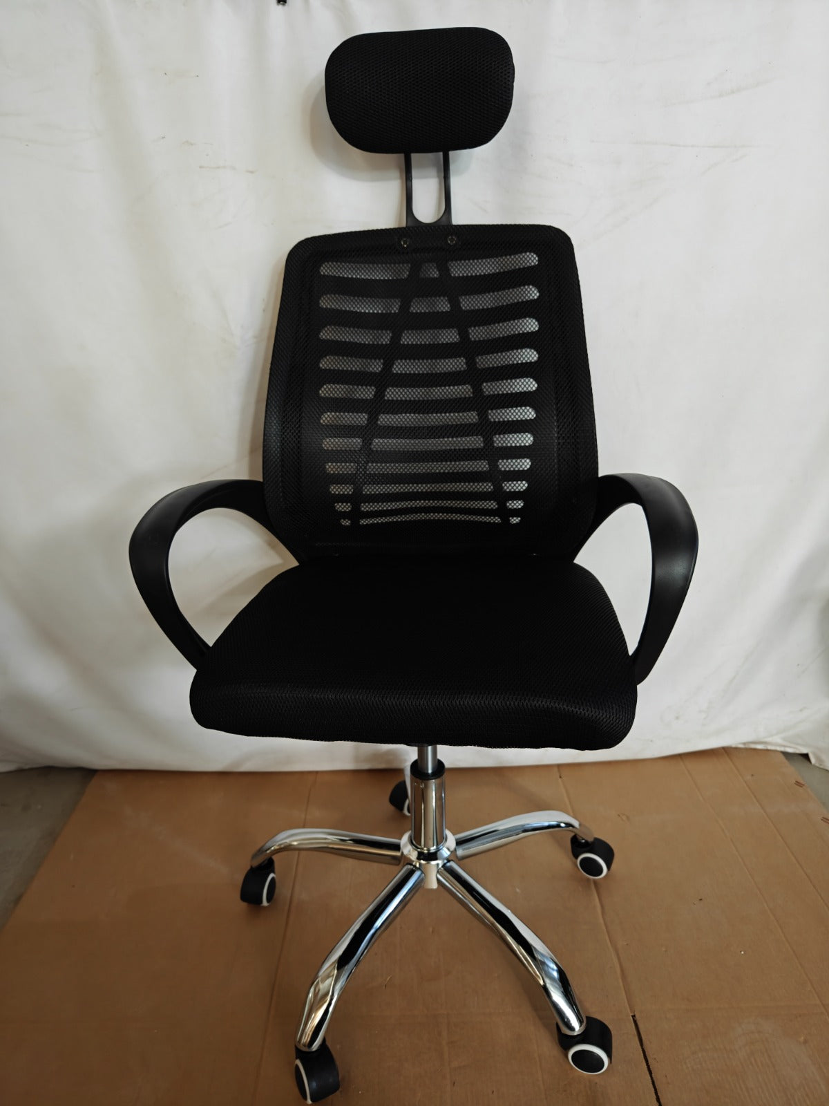 Office Chair with headrest - Brand New Ergonomic Mesh Office Chair – Lumbar support – Breathable – Cost-effective - comfortable